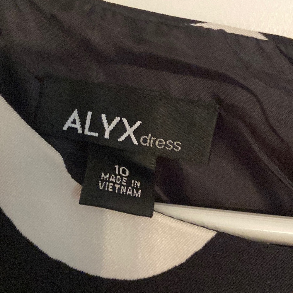 Dress - Picture 3 of 3